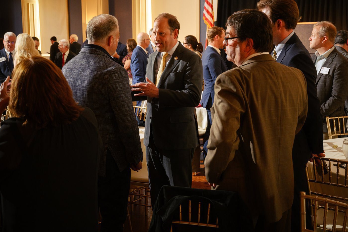 Kentucky Republicans race to replace McConnell while carefully keeping him at arm’s length