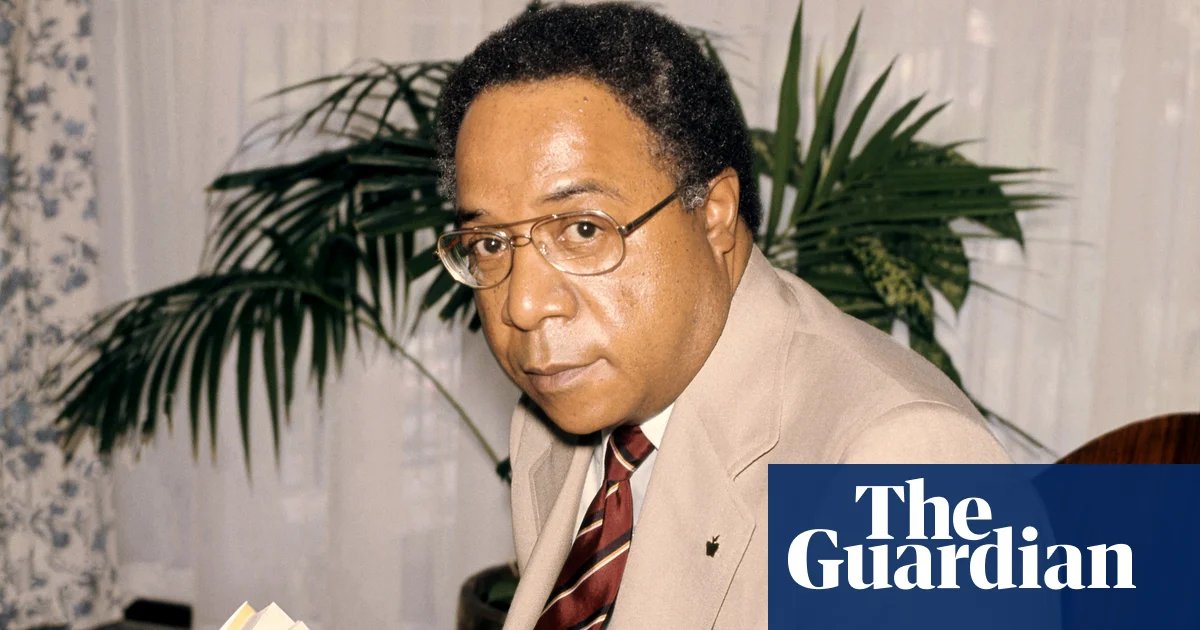 Tennessee school district bans Alex Haley’s Roots under 2022 state law | Tennessee