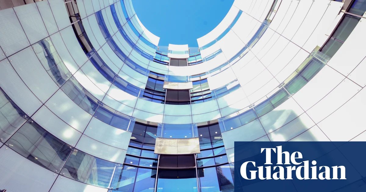 BBC staff fear meagre pay rise after bosses forgo own increase | BBC