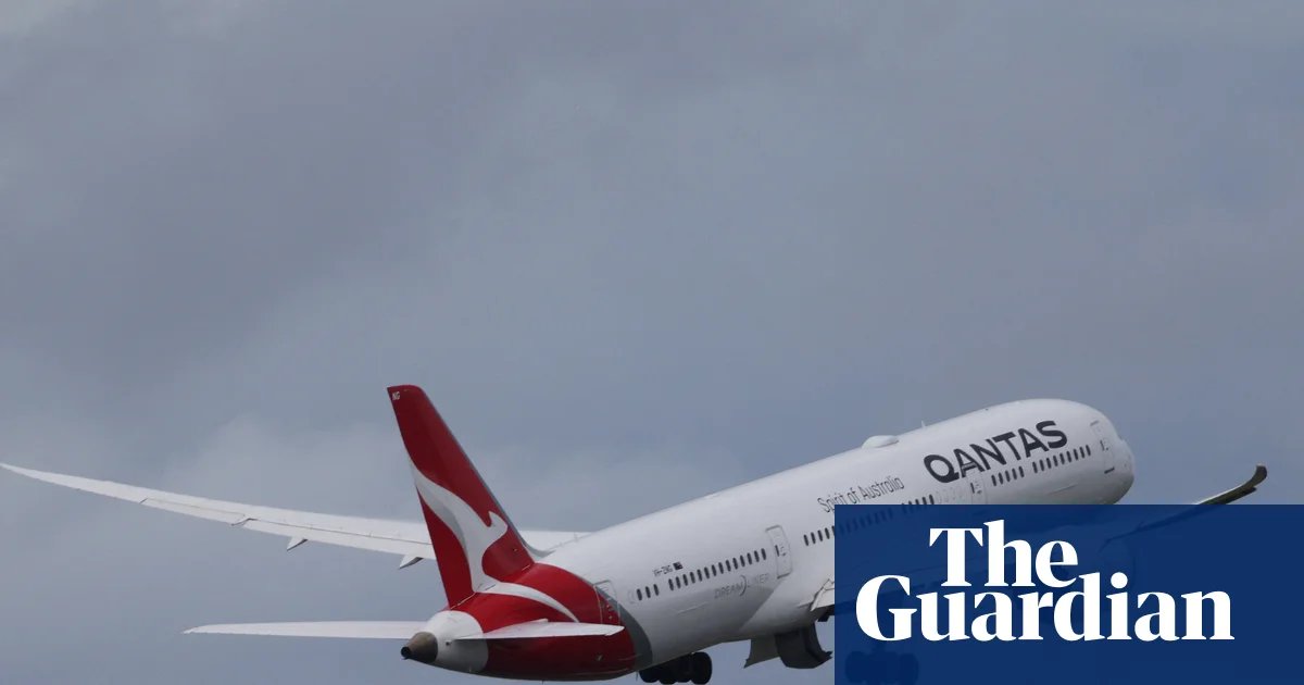 Passenger banned from Qantas after allegedly biting attendant on flight from Australia to US | Qantas