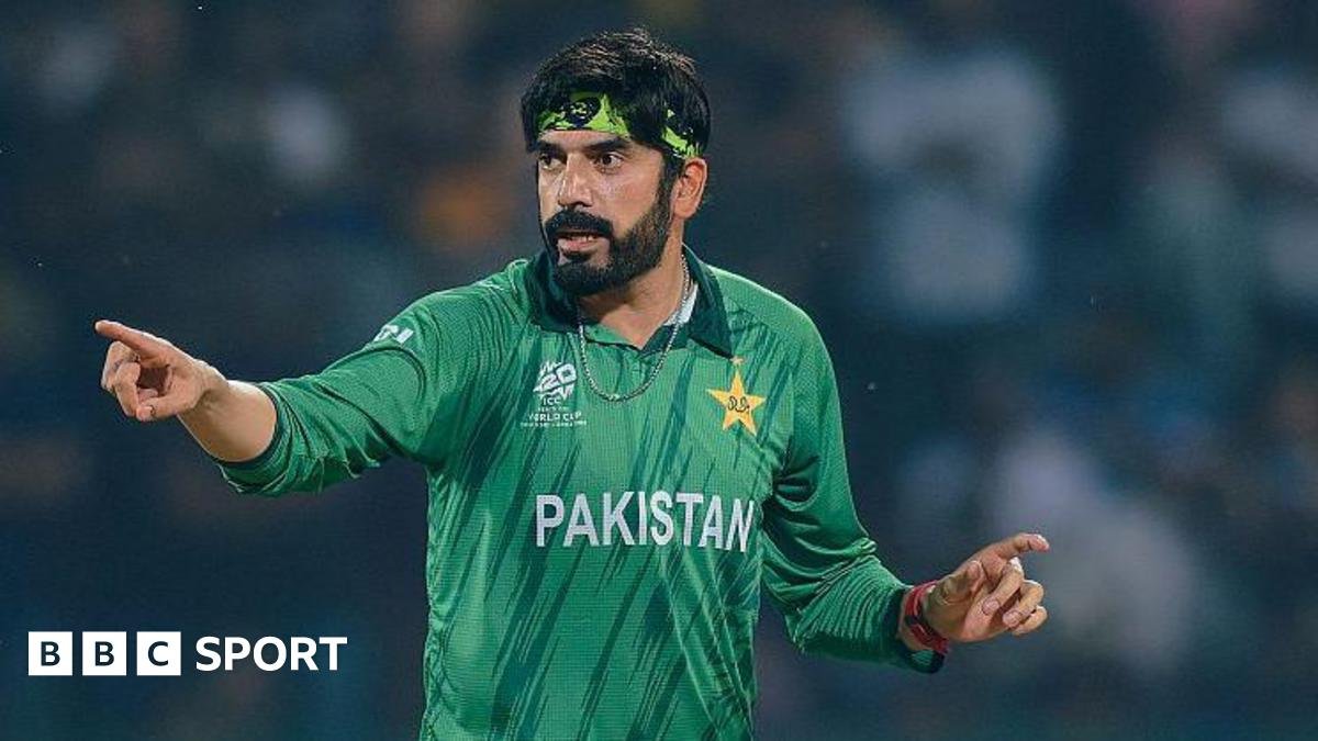 Usman Tariq: Pakistan off-spinner signs for Warwickshire Bears for T20 Blast campaign