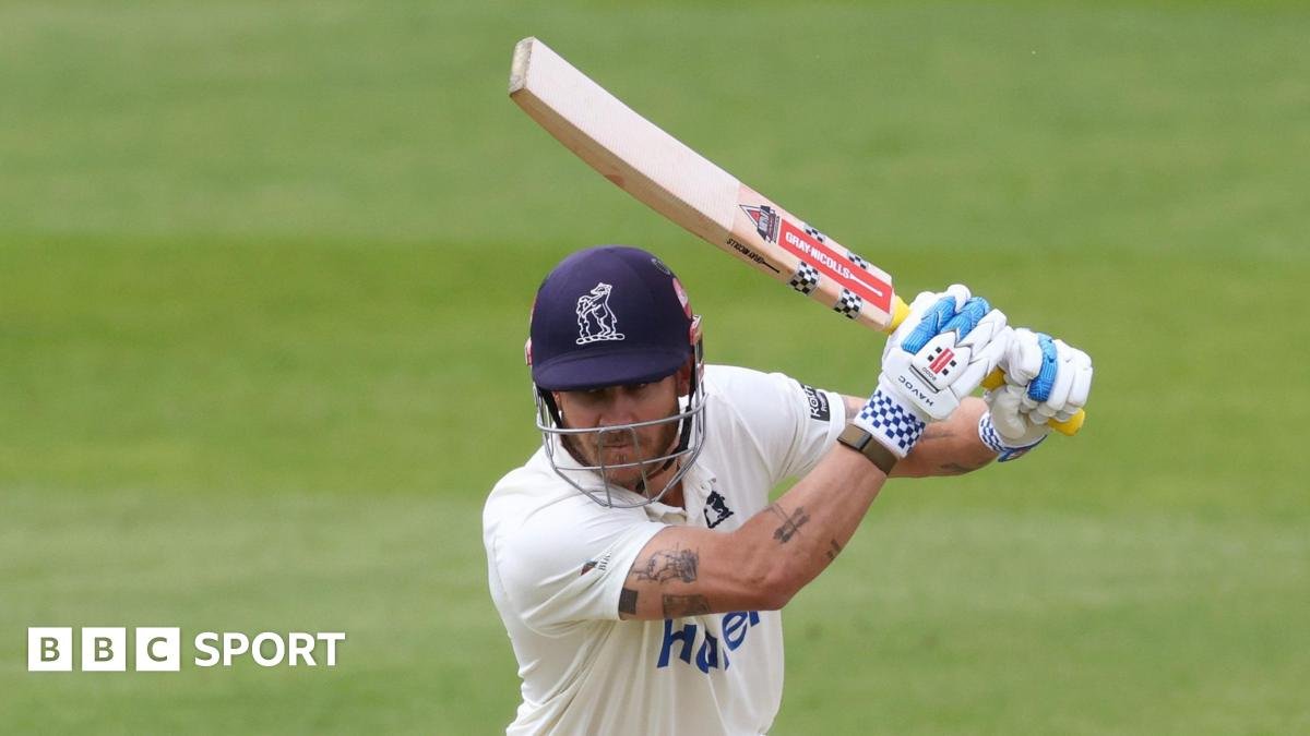 County Championship: Hain helps put Bears on brink of win over Yorkshire