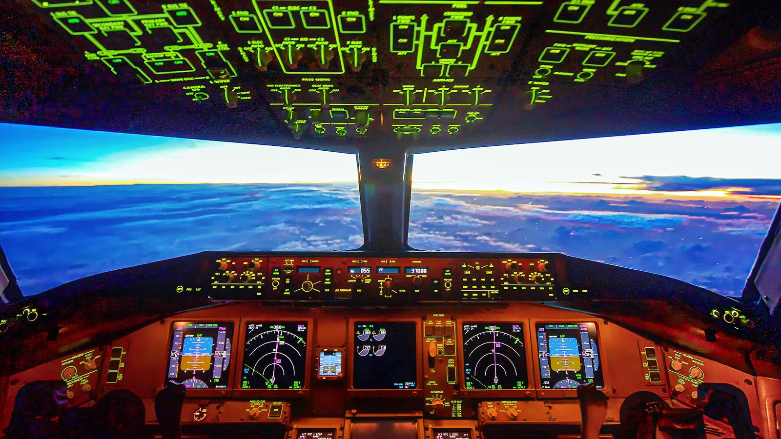5 Hidden Features Of The Boeing 777 Cockpit