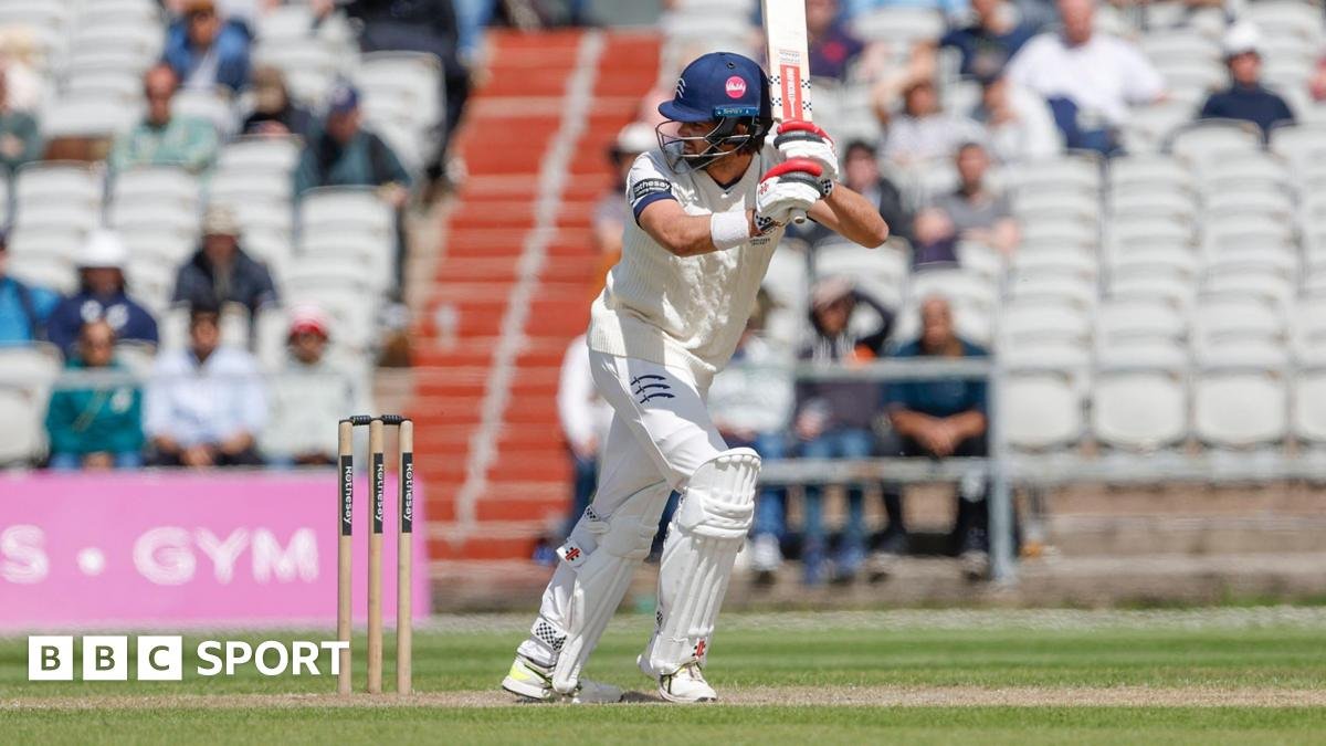 County Championship: Middlesex beat Lancashire by 6 wickets