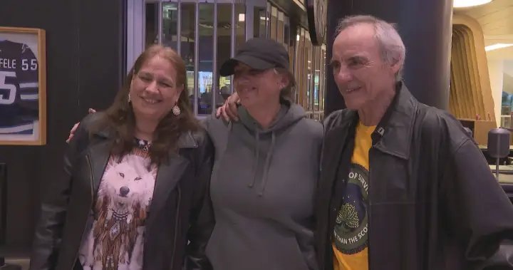 Siblings separated by ’60s Scoop meet for 1st time: ‘The heart is just bursting’ – Winnipeg