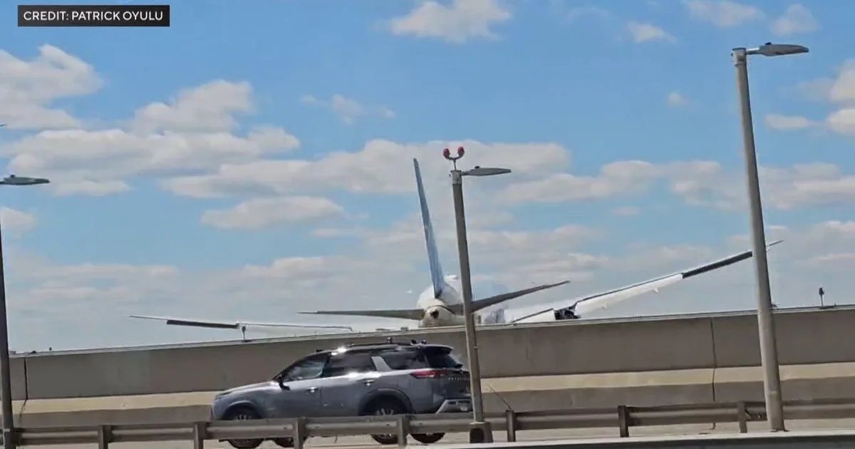 United flight landing at Newark Liberty Airport strikes light pole, truck on New Jersey Turnpike, officials say