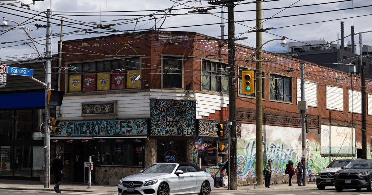 Developer says Sneaky Dee’s can come back after demolition for proposed highrise