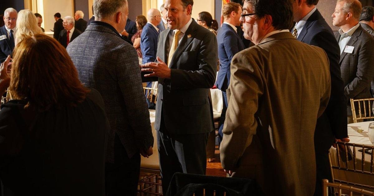 Kentucky Republicans race to replace McConnell while carefully keeping him at arm’s length