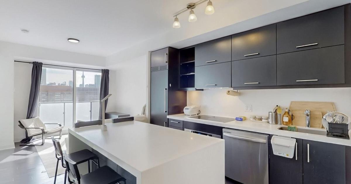 A Bay Street condo just sold at a $350,000 loss as sellers remain in 'a tough spot'
