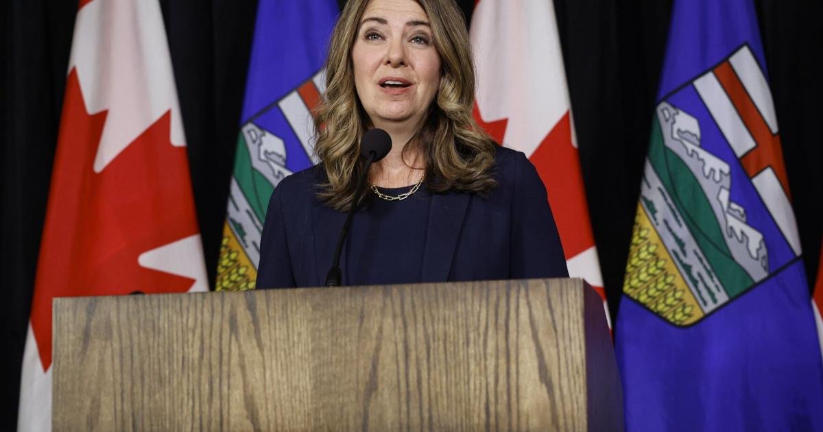 Danielle Smith announces Alberta vote on whether to start work on separation referendum