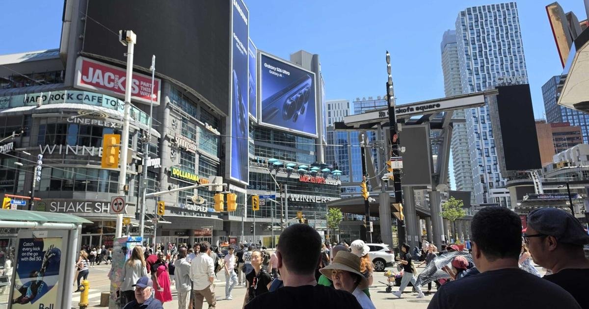 Downtown Toronto disrupted by large power outage
