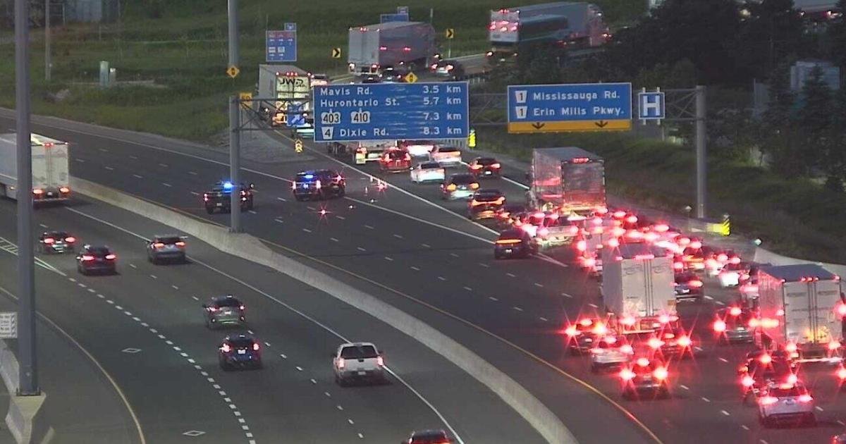 Two in hospital, one critical, after multi-vehicle crash on Highway 401 in Mississauga