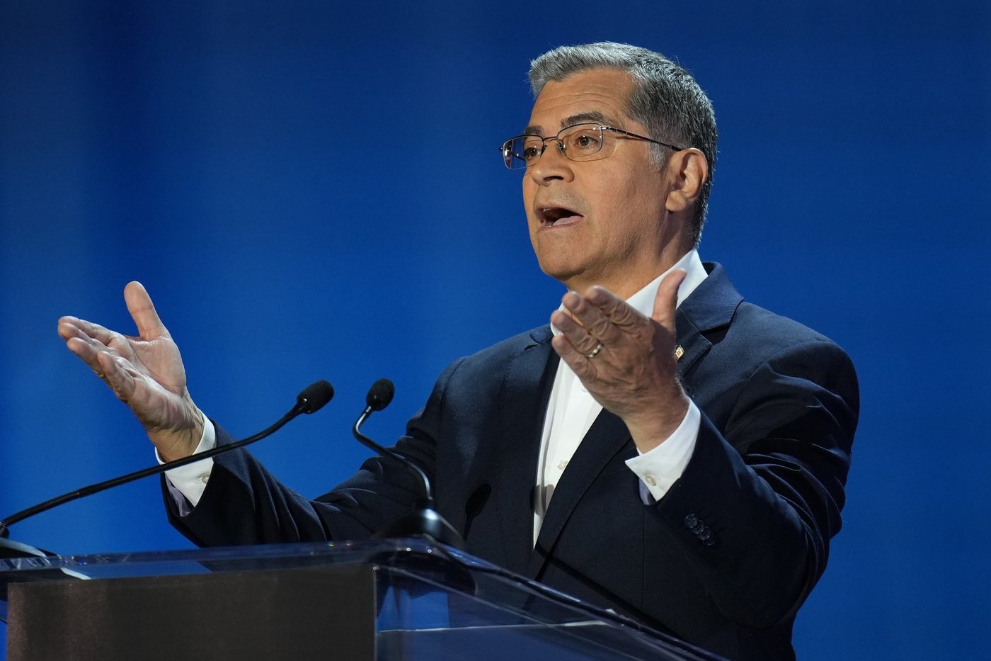 With voting underway, a jumbled field of California governor candidates returns to the debate stage