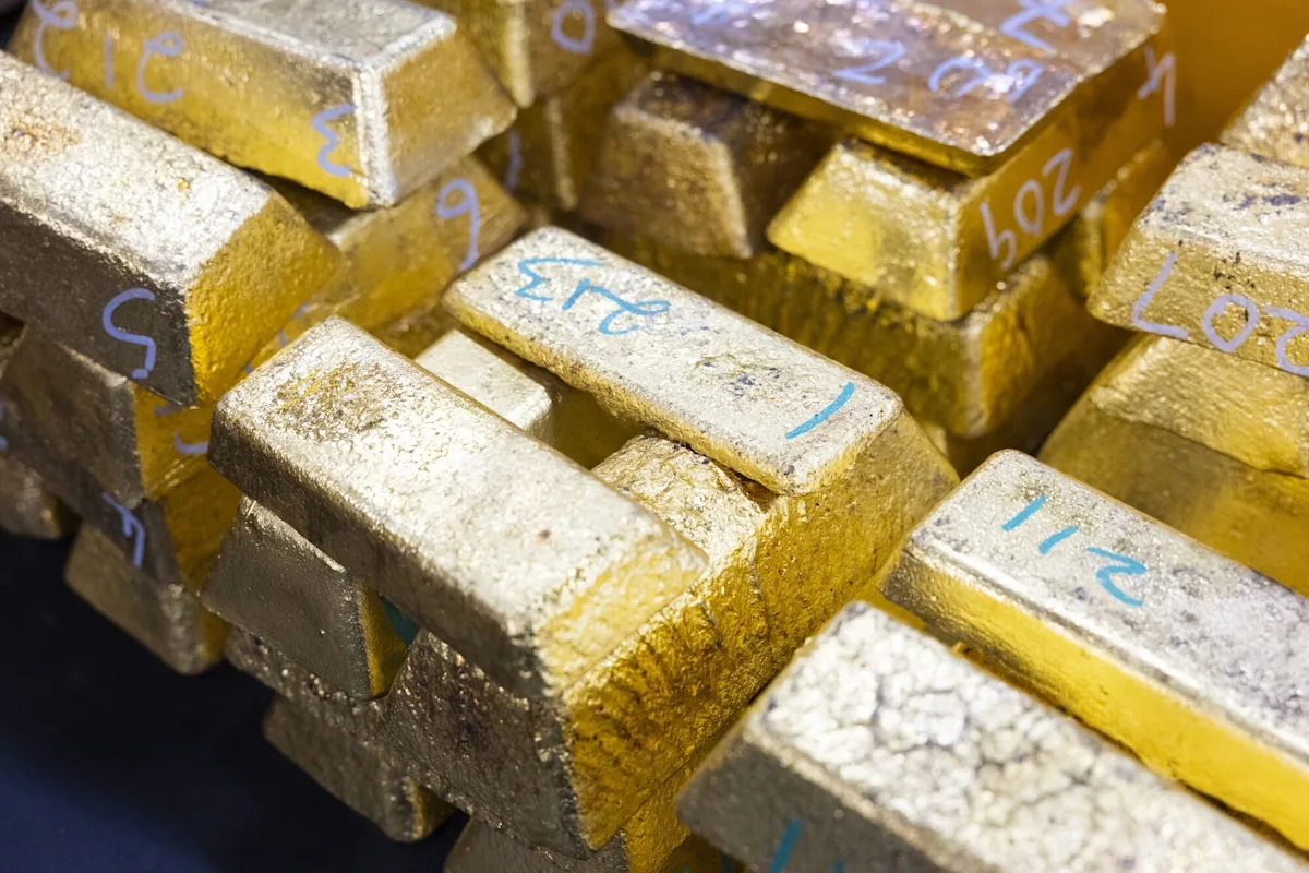 Gold Holds Decline as Hormuz Quagmire Keeps Inflation Fear High