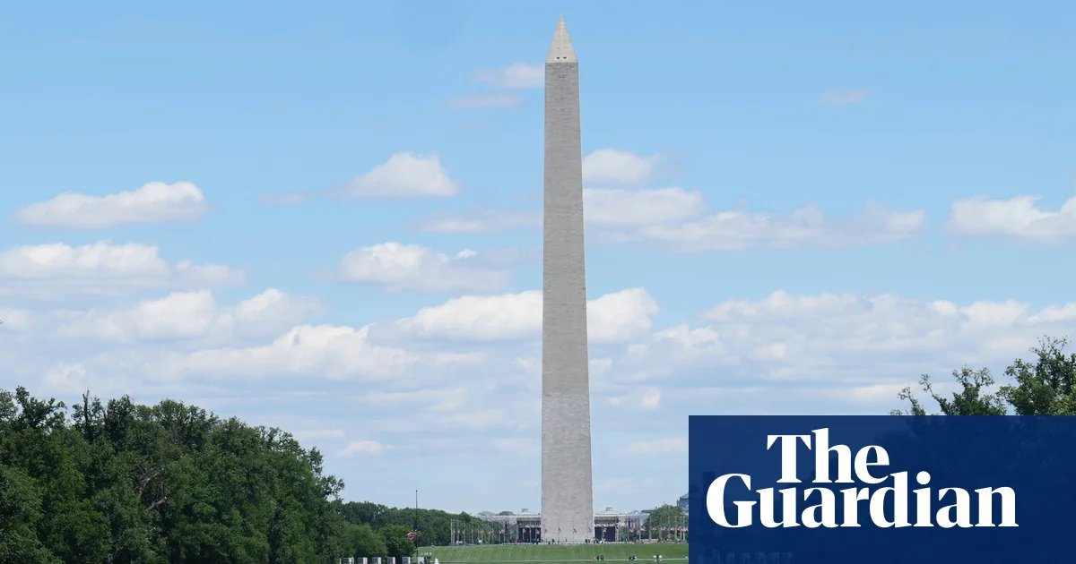 Workers racing to turn reflecting pool blue for Trump may be at risk, union warns | Washington DC