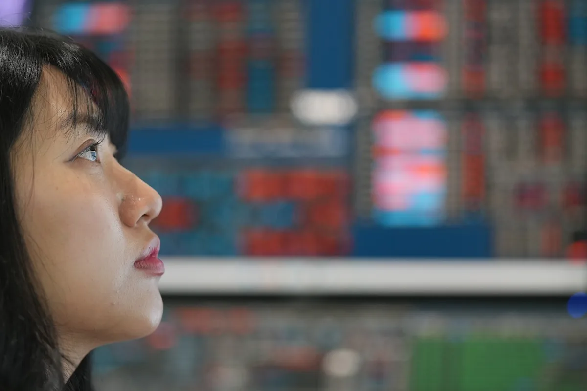 Asian shares trade mixed and Kospi falls nearly 4% as oil prices keep swinging
