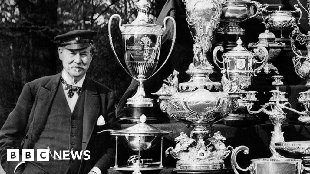 The stolen trophy that honours 'the world's most cheerful loser'