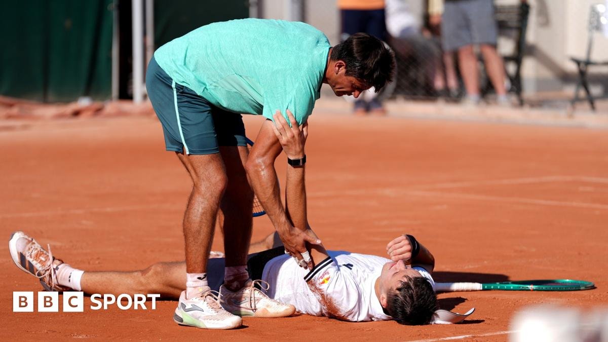 French Open 2026 results: Jakub Mensik collapses after second-round win during heatwave at Roland Garros