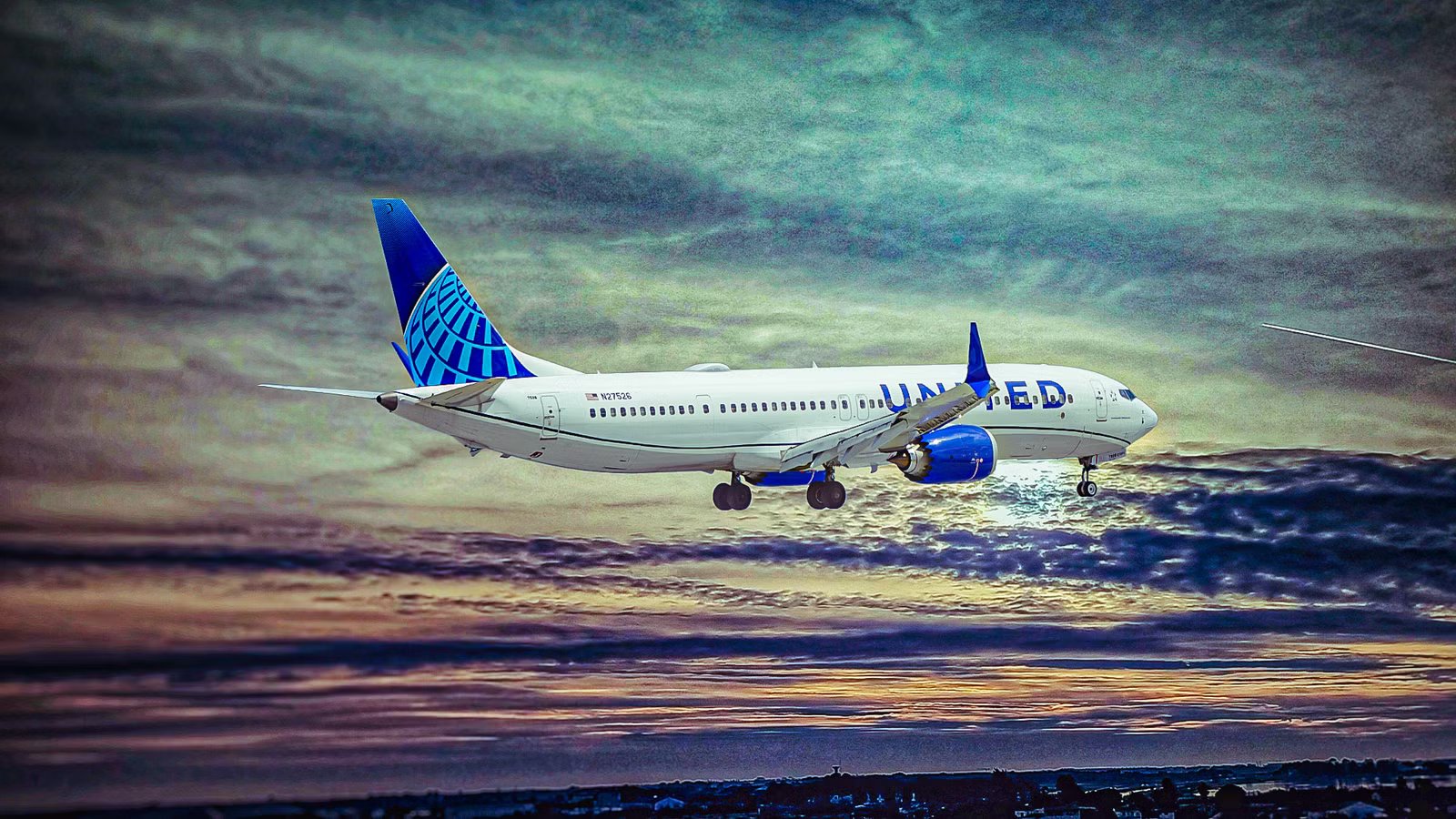 “You Have 30 Seconds”: United Pilot’s FBI Warning Over Passenger’s Wi-Fi Hotspot Name