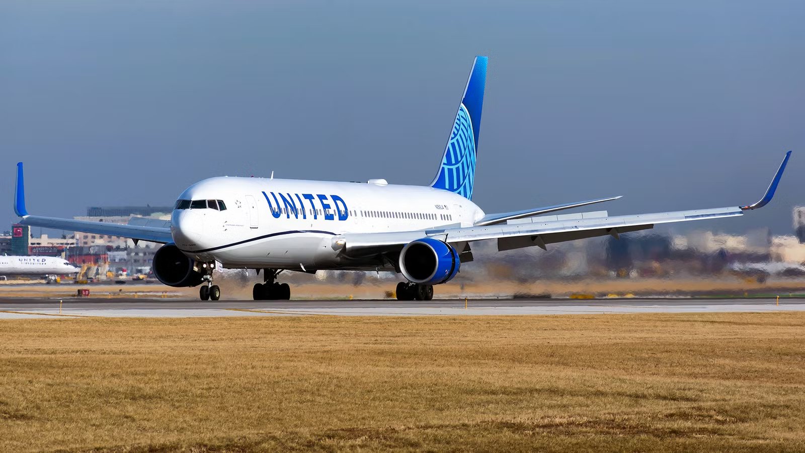 Unexpected: United Extends Summer Sicily Flights Into Winter Using A 46-Seat Polaris 767