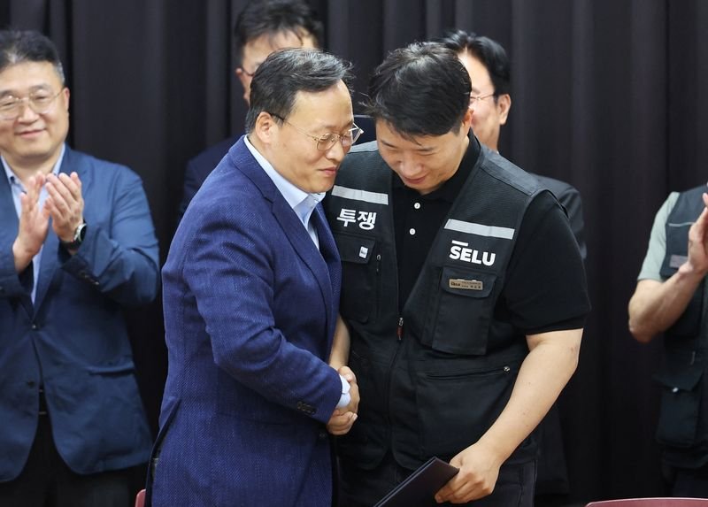Analysis-Samsung pay deal marks seismic change for South Korea, emboldening unions