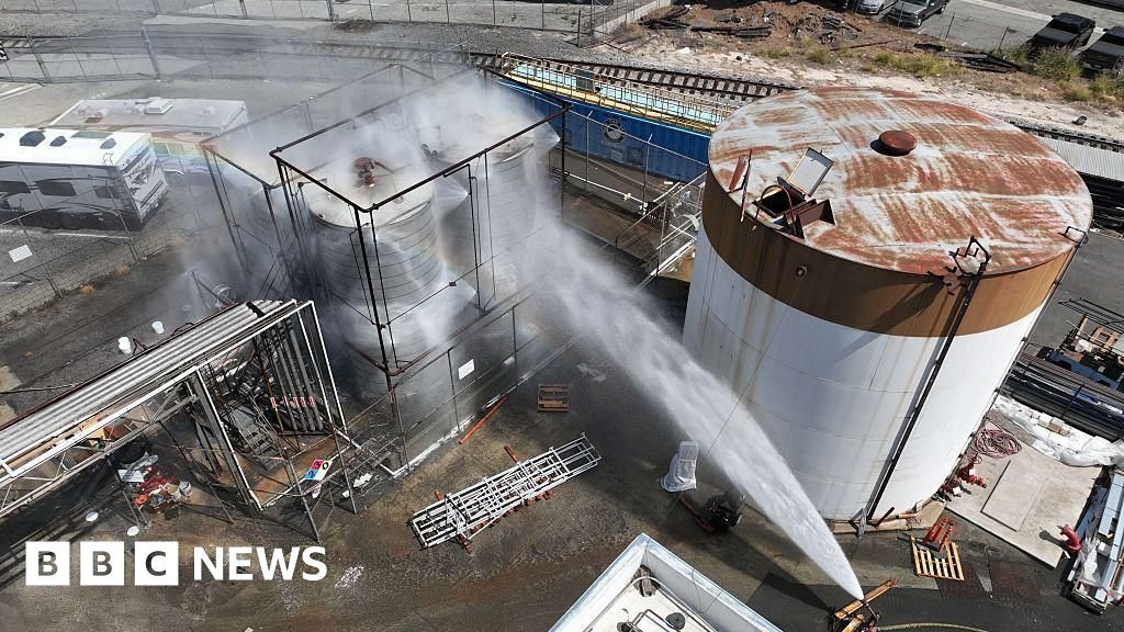 California declares state of emergency as fire crews race to contain toxic chemical leak