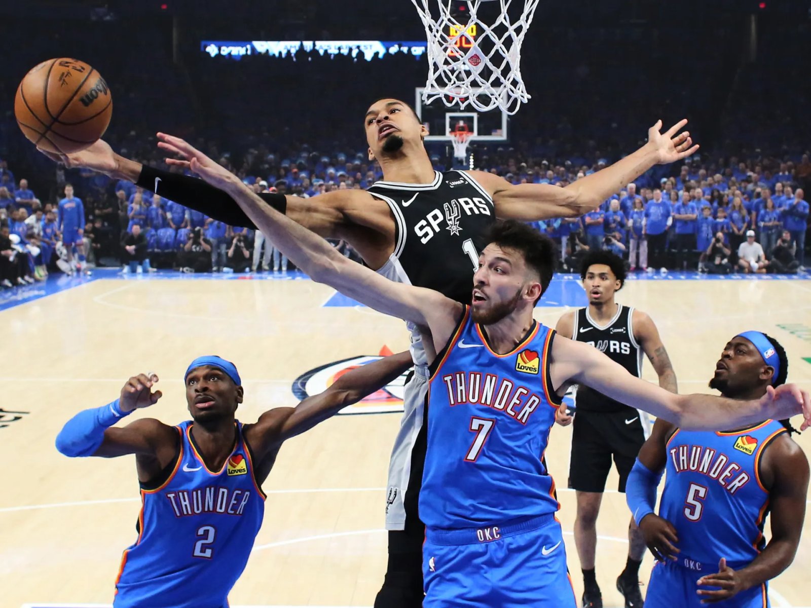 Wembanyama scores 41 as Spurs upset Thunder in Game 1 thriller | Basketball