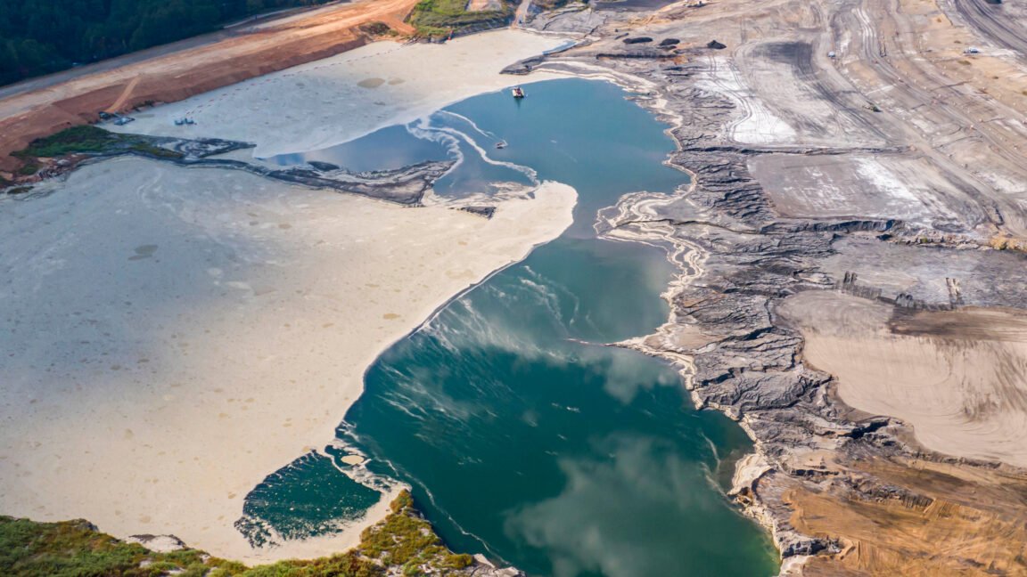 Environmentalists turn out in force to oppose Trump coal ash rollbacks