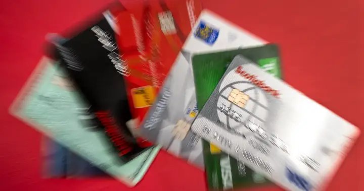 4 charged after credit cards stolen from Winnipeg gym lockers: police – Winnipeg