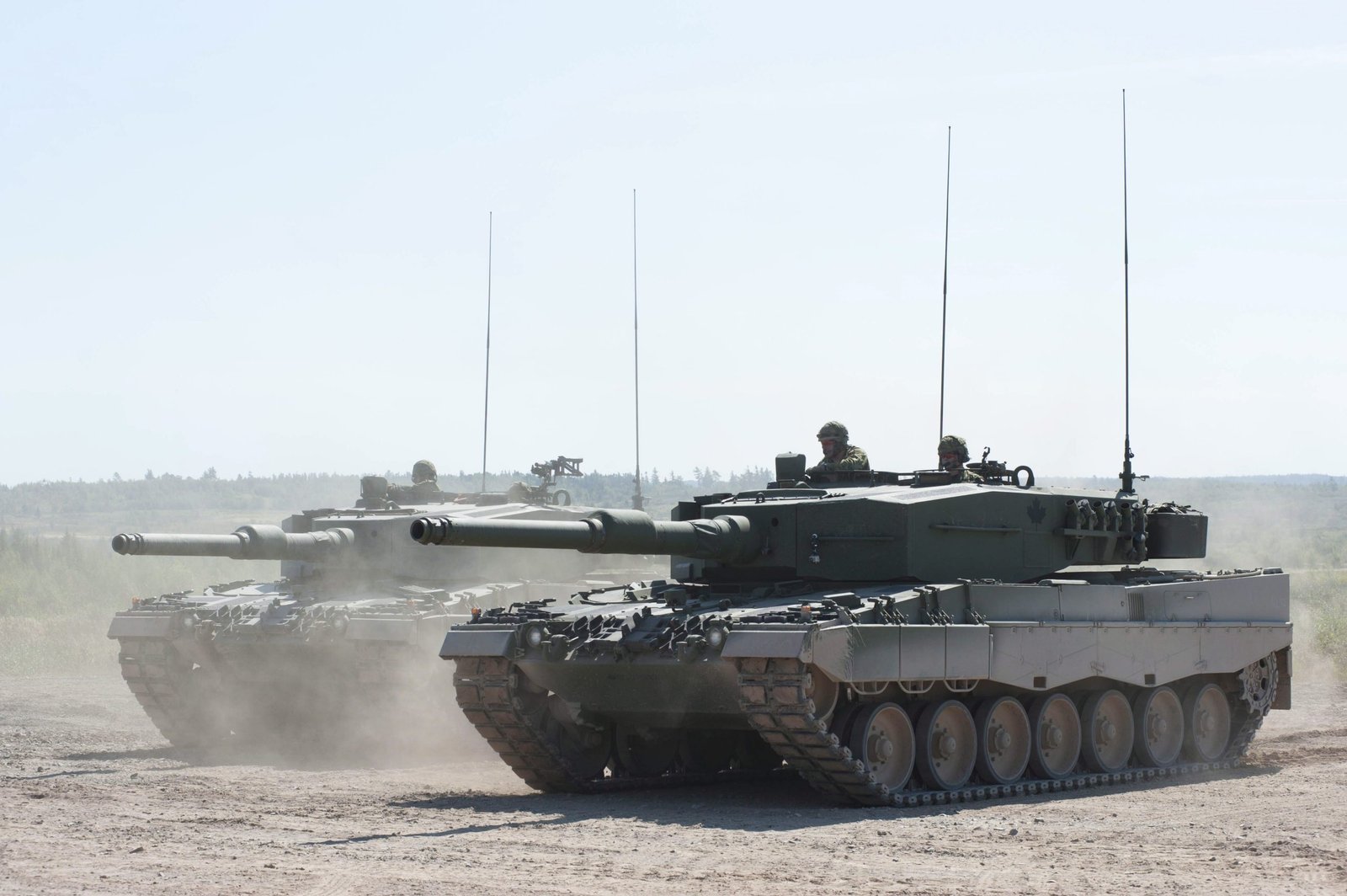 Ottawa asks defence industry for options on replacements for aging tank fleet