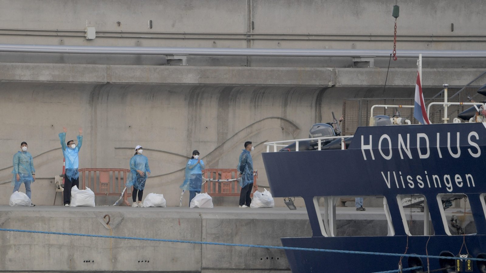 Passengers from hantavirus ship arrive in US; 3 people in biocontainment