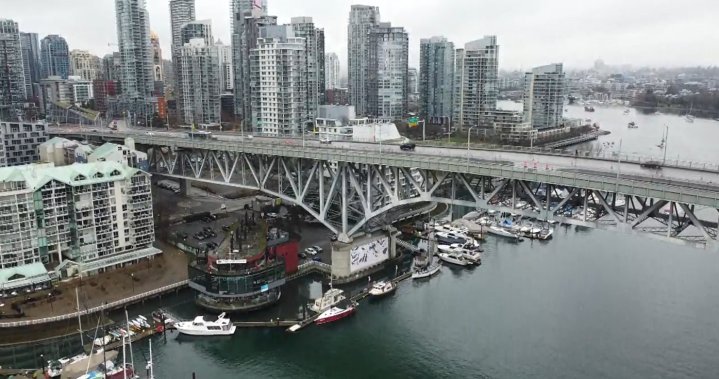 Suicide barriers needed on Vancouver’s Granville Street Bridge, advocates say 