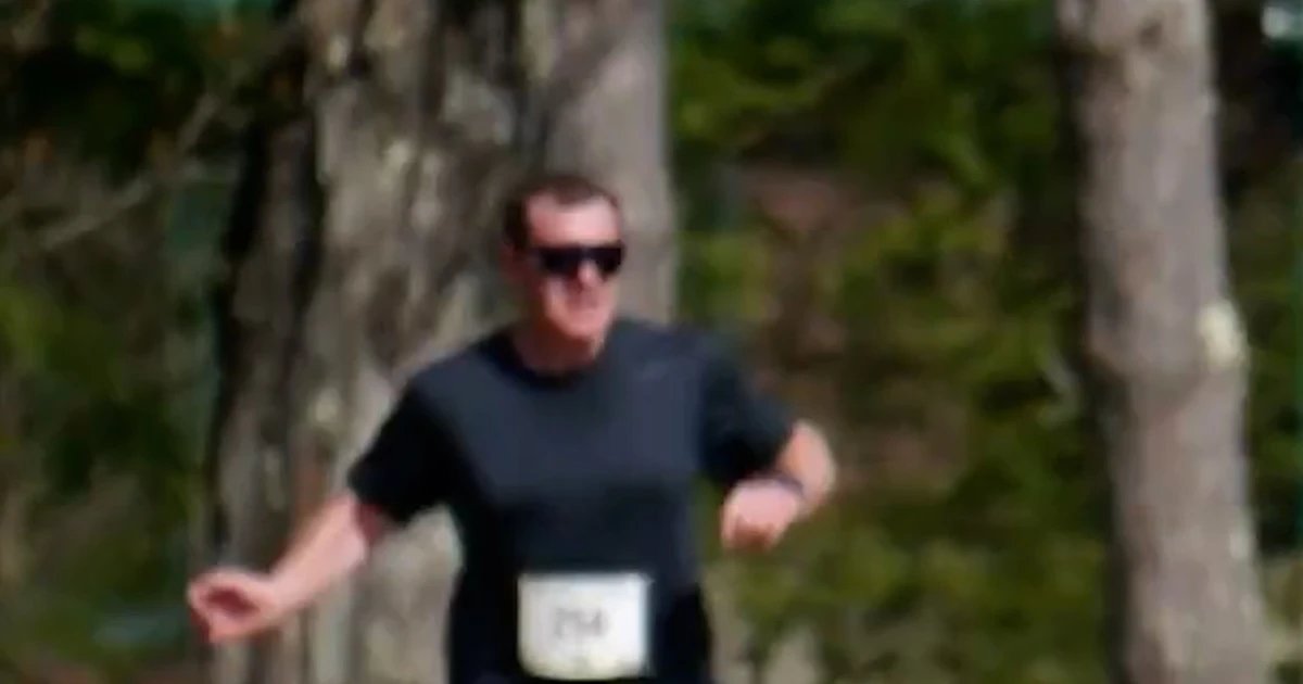 Mini horses interrupt runners at local race in Vermont