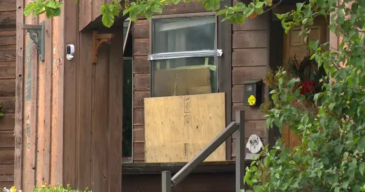 Molotov cocktail thrown into North Vancouver home and the owners don’t know why – BC