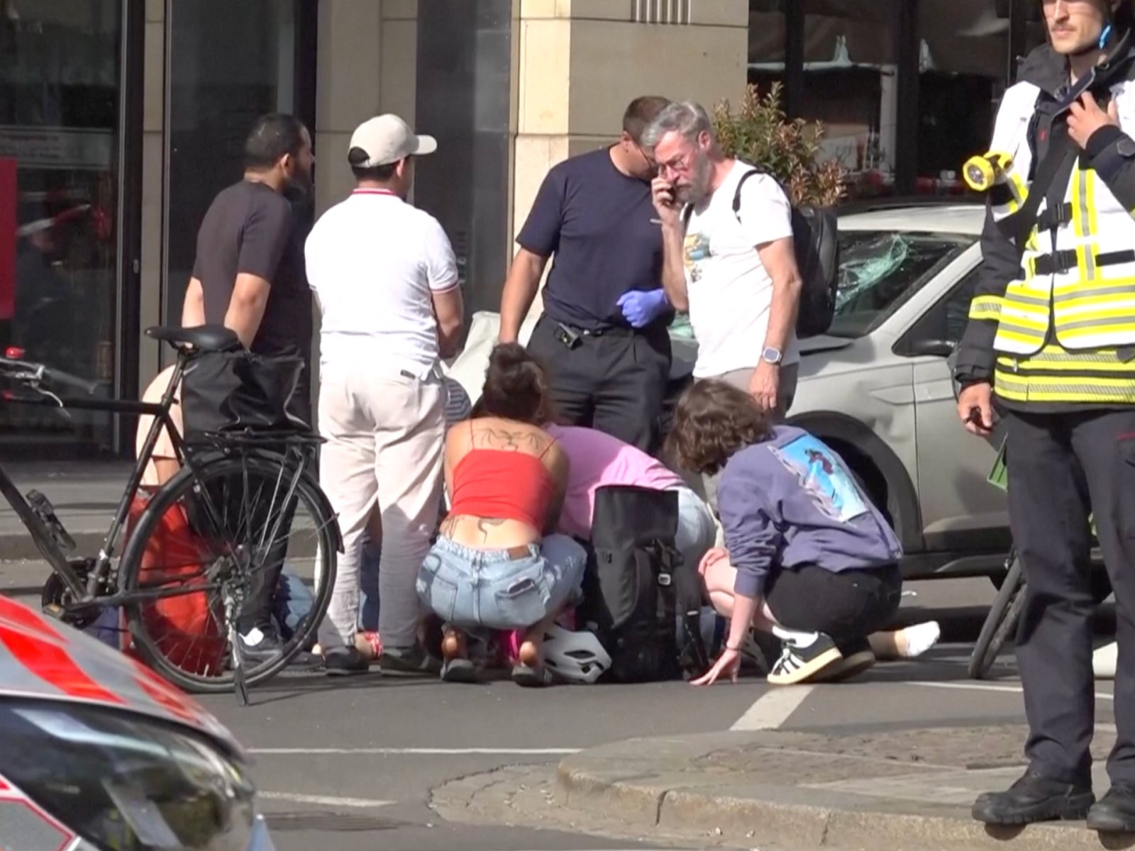 Car ploughs into pedestrians in central Leipzig, Germany | Newsfeed