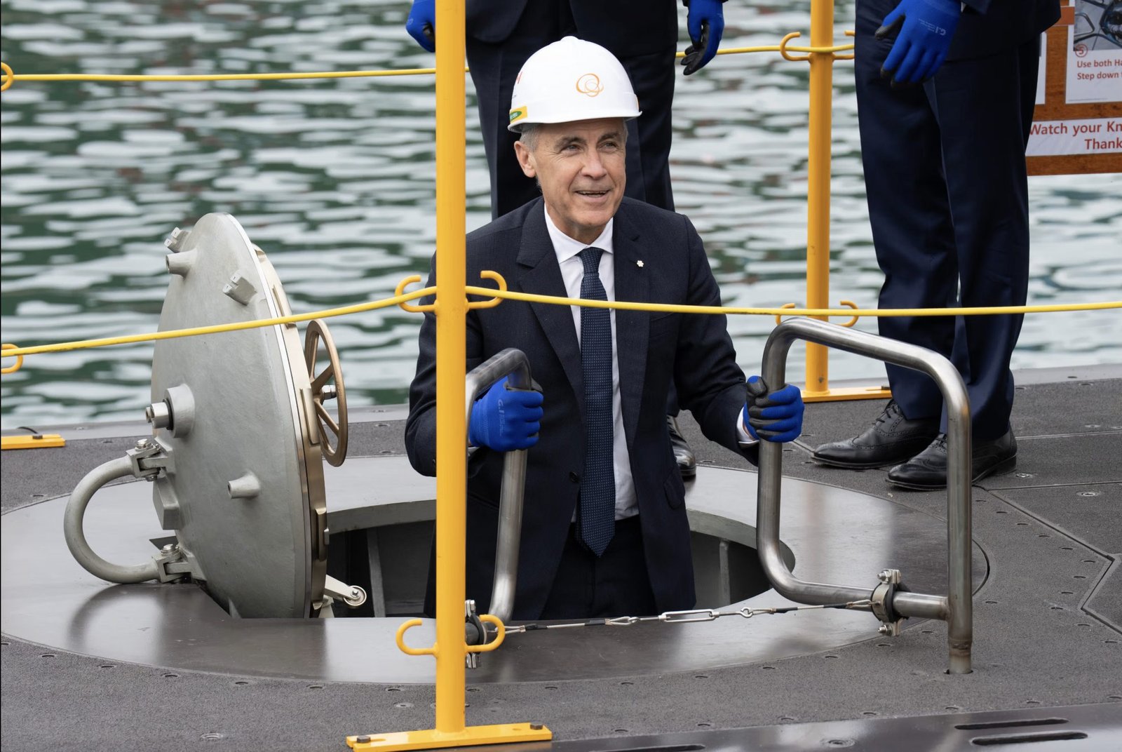 Short race for submarine fleet contract nears its end