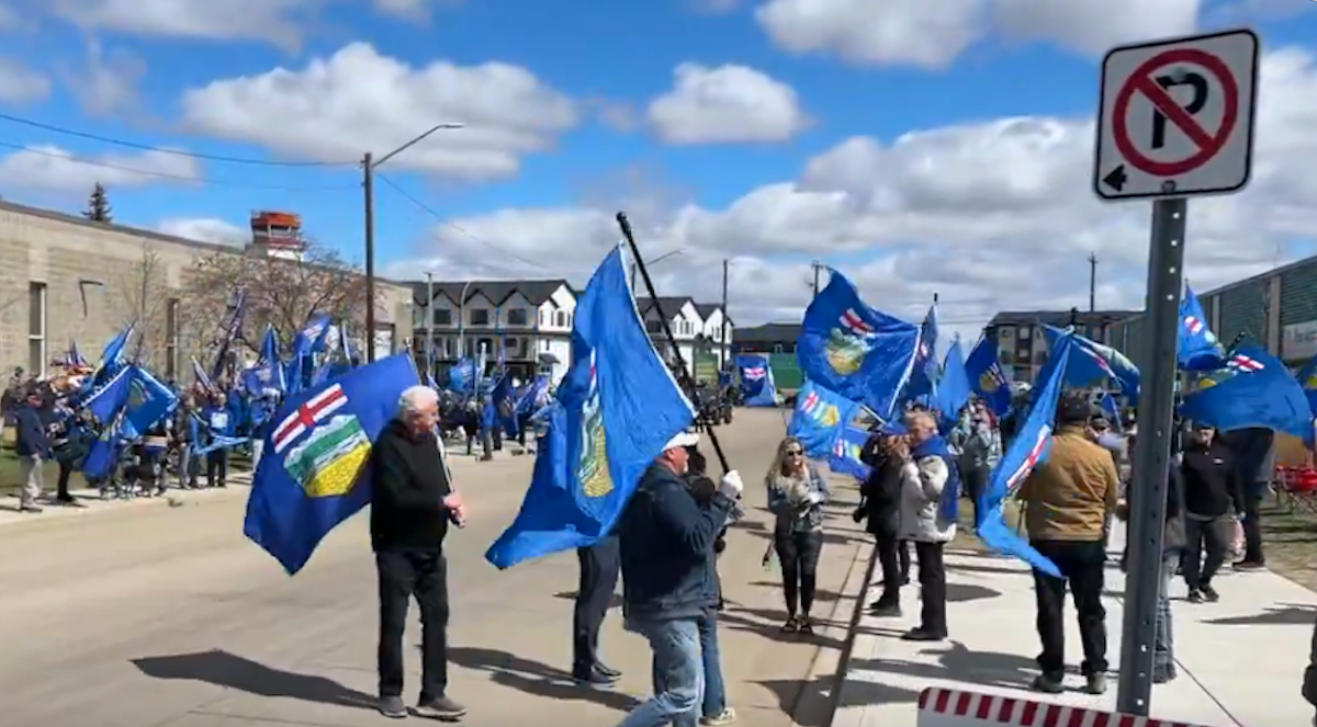 Separatists deliver their petition signatures, try to create an impression of unstoppable momentum