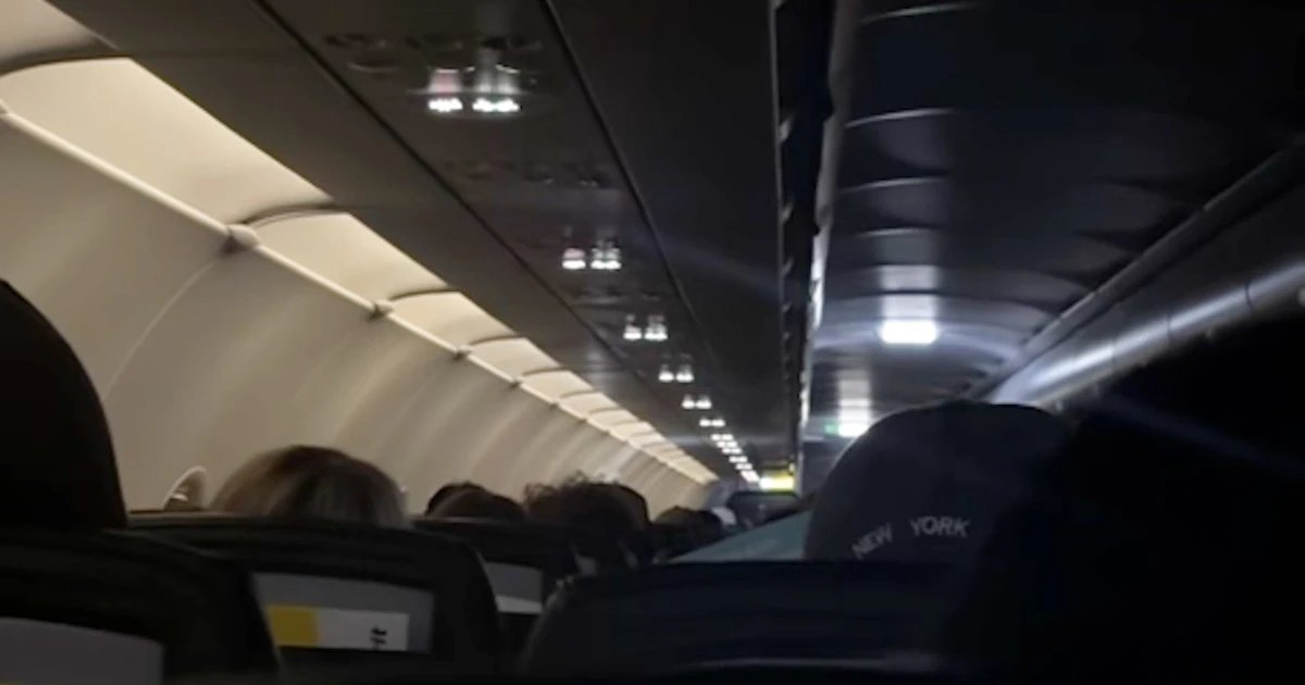 Pilot makes emotional announcement on his final Spirit flight