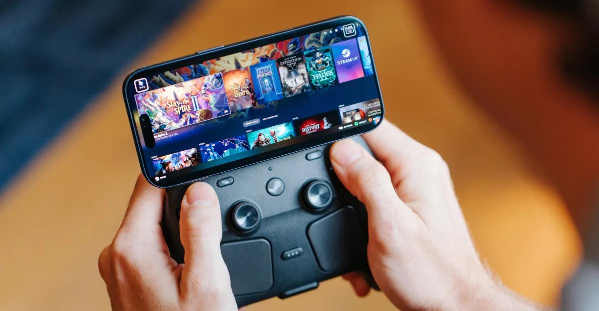 This accessory can snap a Steam Controller to your phone — or almost anything else