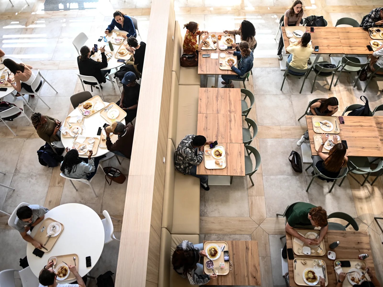 France introduces one‑euro canteen meals for all students | Newsfeed