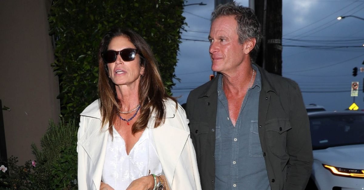 Cindy Crawford Just Wore the Chicest Alt to Blue Jeans