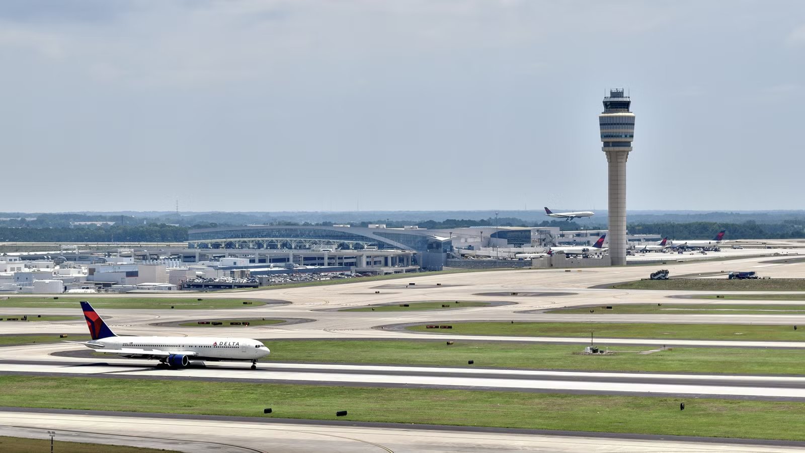 FAA Reduces ATC Staffing Target, Aims To Lengthen Work Times For Current Controllers Instead