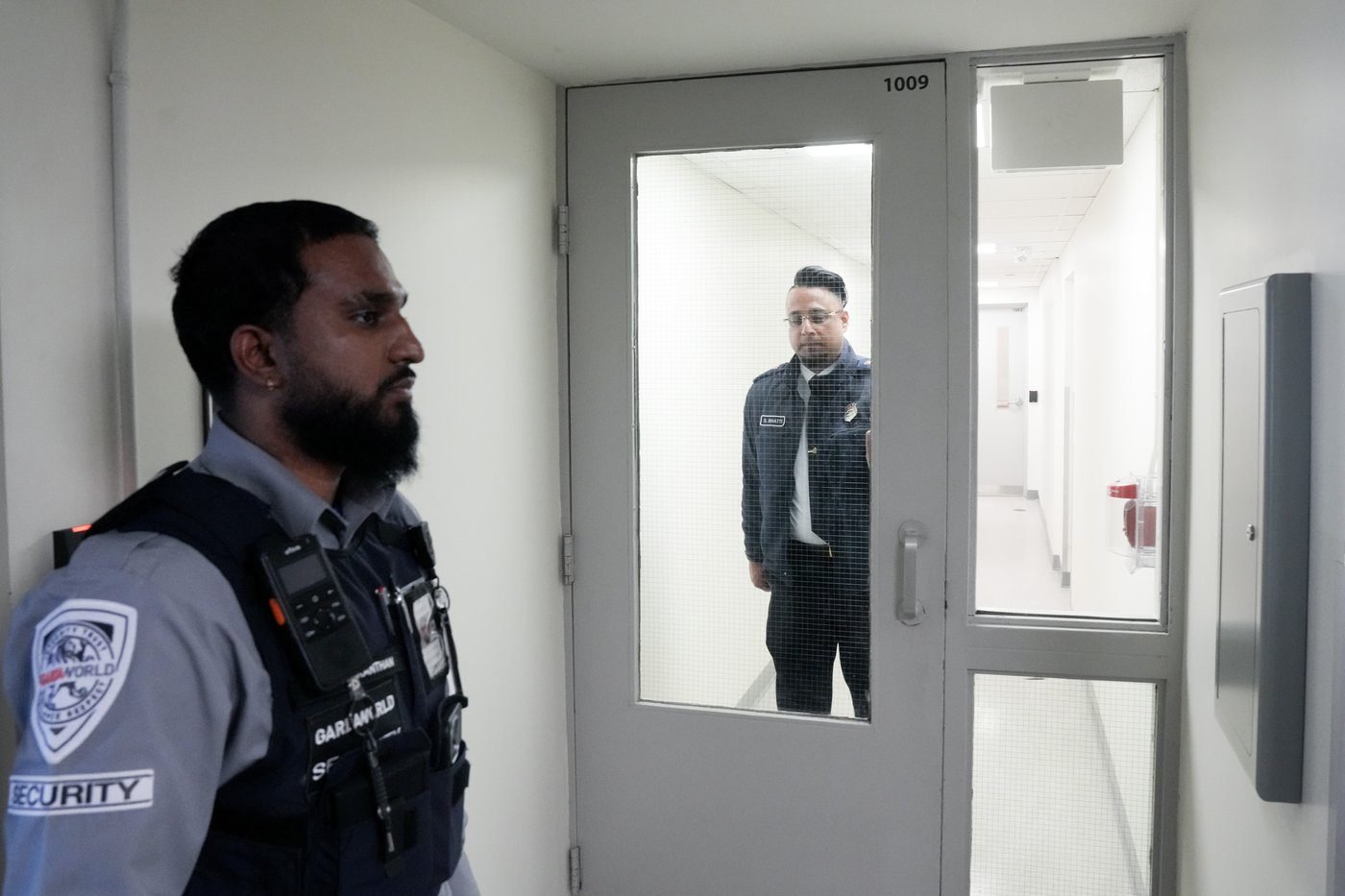 Union ‘disappointed’ as feds fund outside staff to guard immigration holding centres