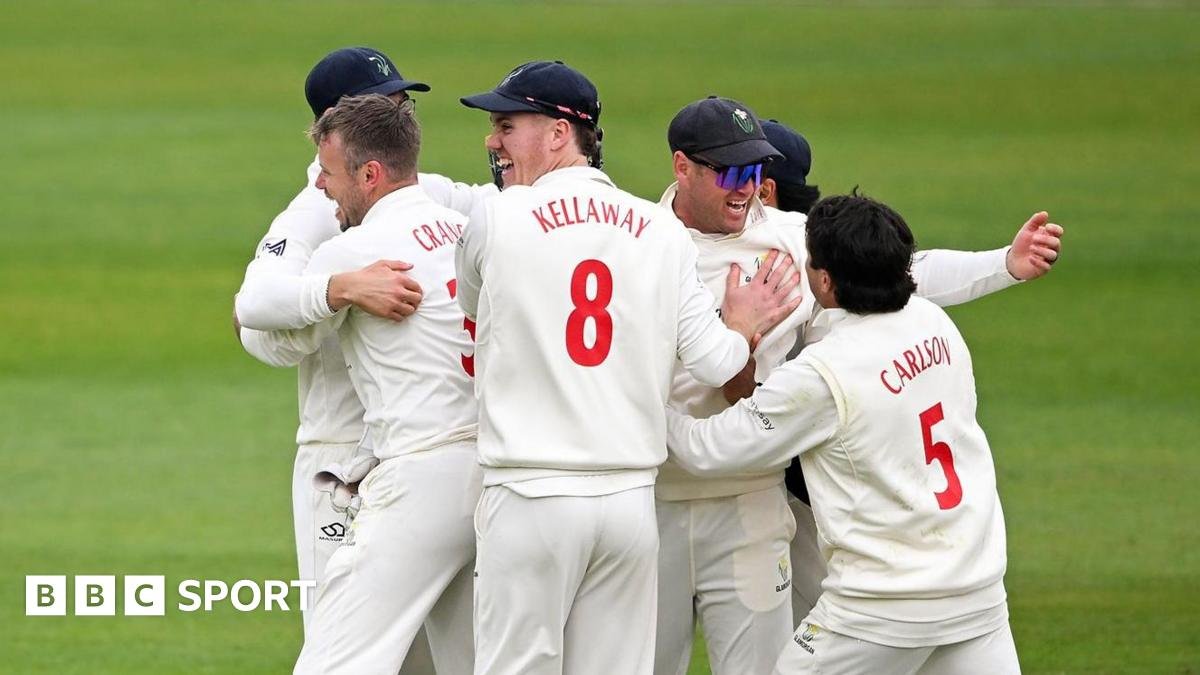 County Championship: Glamorgan take 15 wickets to close on win over Hampshire