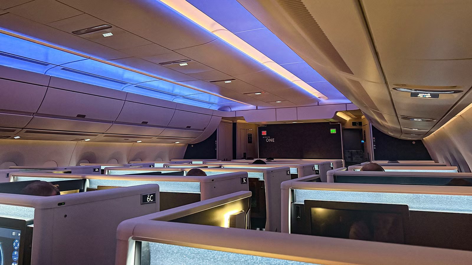 How Cabin Lighting Affects The Passenger Experience