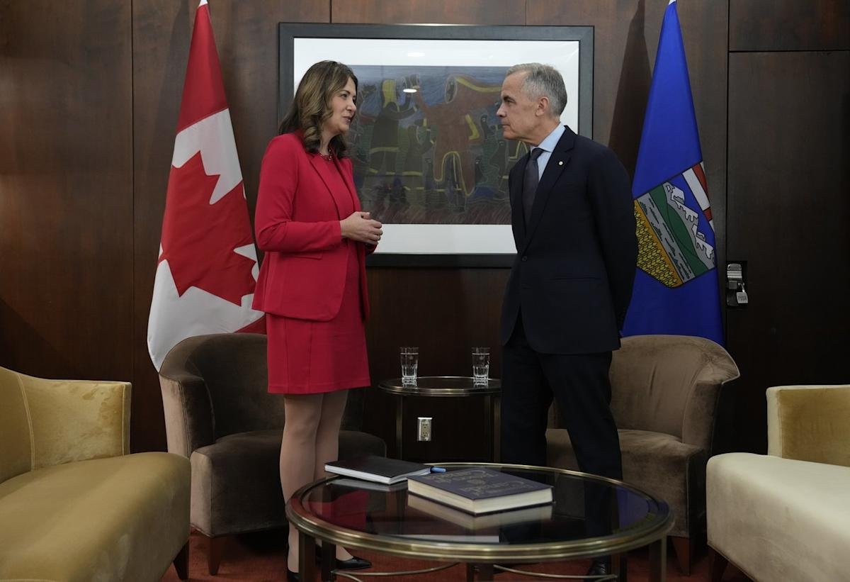Carney, Smith set to make energy announcement; carbon price deal expected