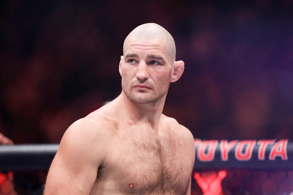Chael Sonnen: Sean Strickland is UFC’s ‘last hope’ from ‘having to watch [Khamzat] Chimaev’ with the belt