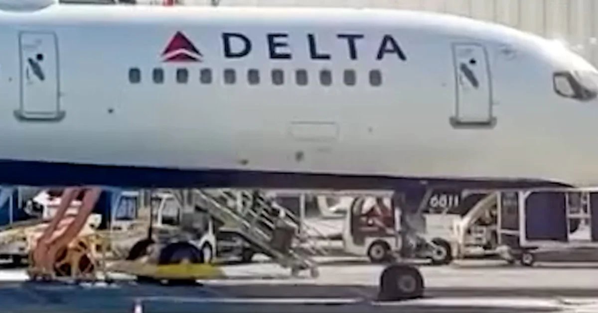 Delta to drop short-haul food and beverage service
