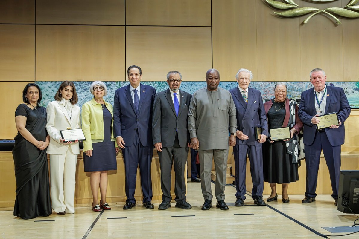 Director-General presents Award for Global Health to four distinguished leaders