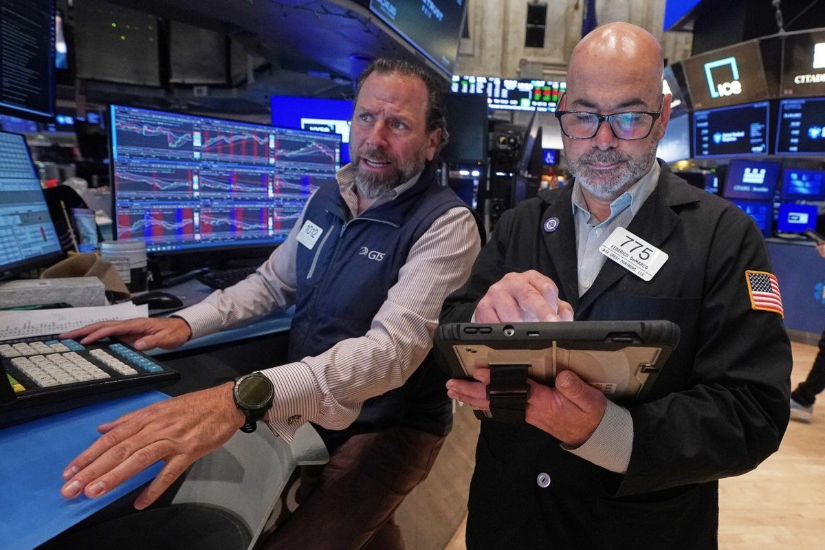 TSX falls nearly 250 points, U.S. markets post mixed results as big tech stocks gain